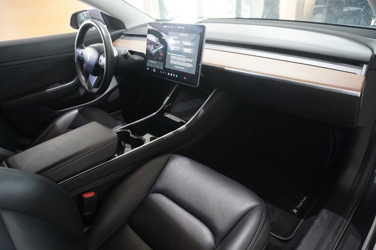 Fahrzeugabbildung Tesla Model 3 Standard Range Plus NAVI/KAMERA/AHK/FSD