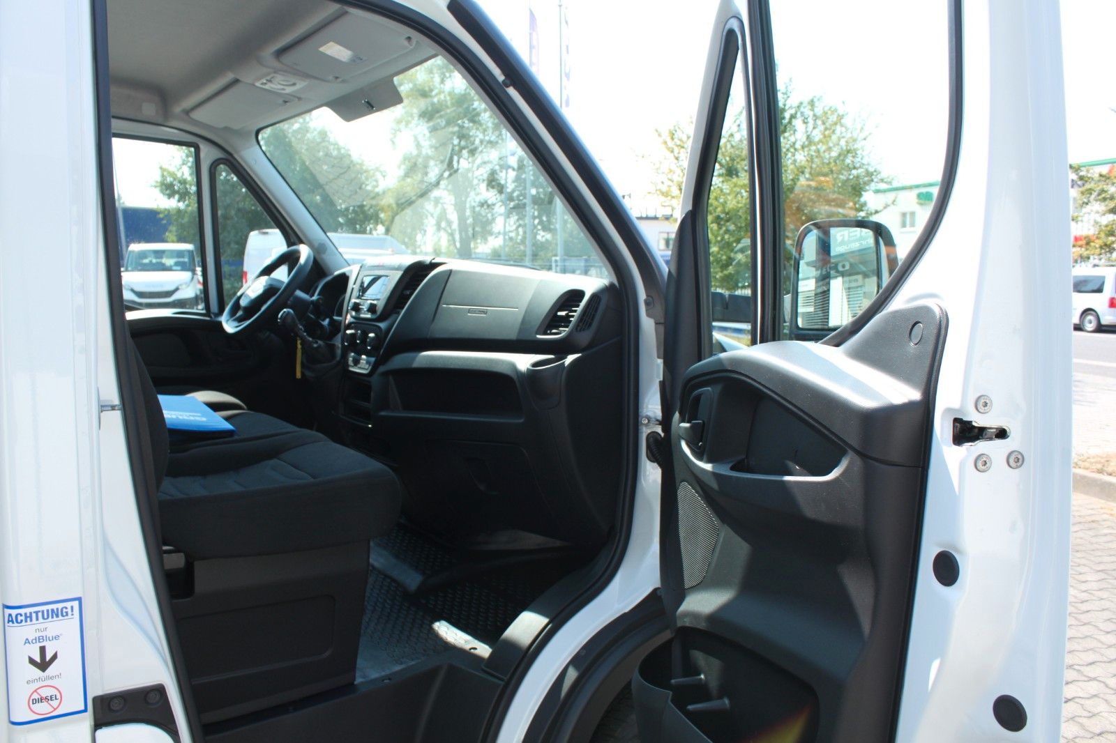 Fahrzeugabbildung Iveco Daily 35 C16 Koffer LBW