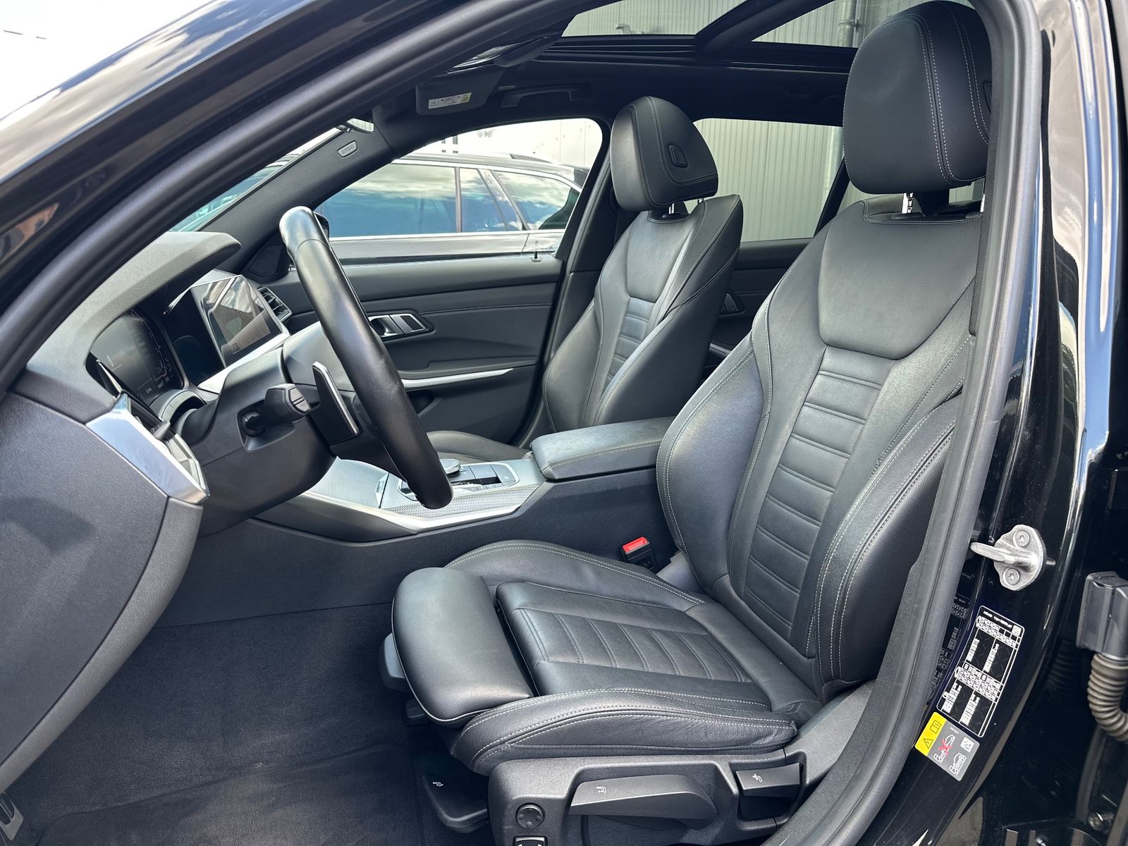 Fahrzeugabbildung BMW 330 e Touring M-Sport NAV+LED+PANO+AHK+HEAD-UP