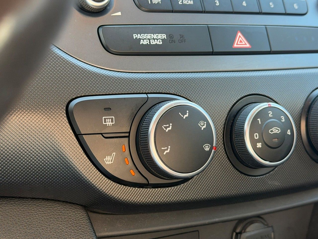 Fahrzeugabbildung Hyundai i10 1.0 Passion *Klima*Allwetter*Isofix*USB*AUX*
