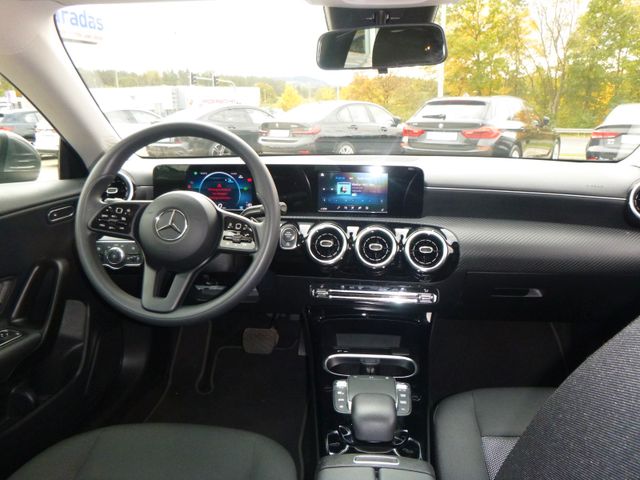 Fahrzeugabbildung Mercedes-Benz CLA 200 d Shooting Brake >AUT/NAVI/SHZ/PDC<