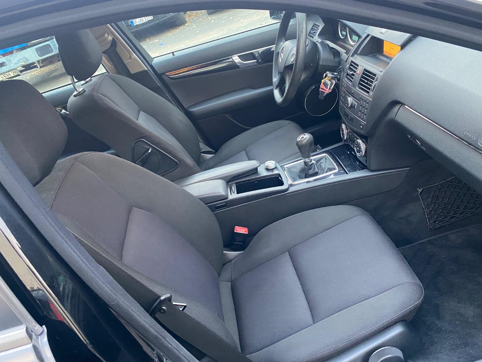 Mercedes-Benz C200 2010 — photo 7
