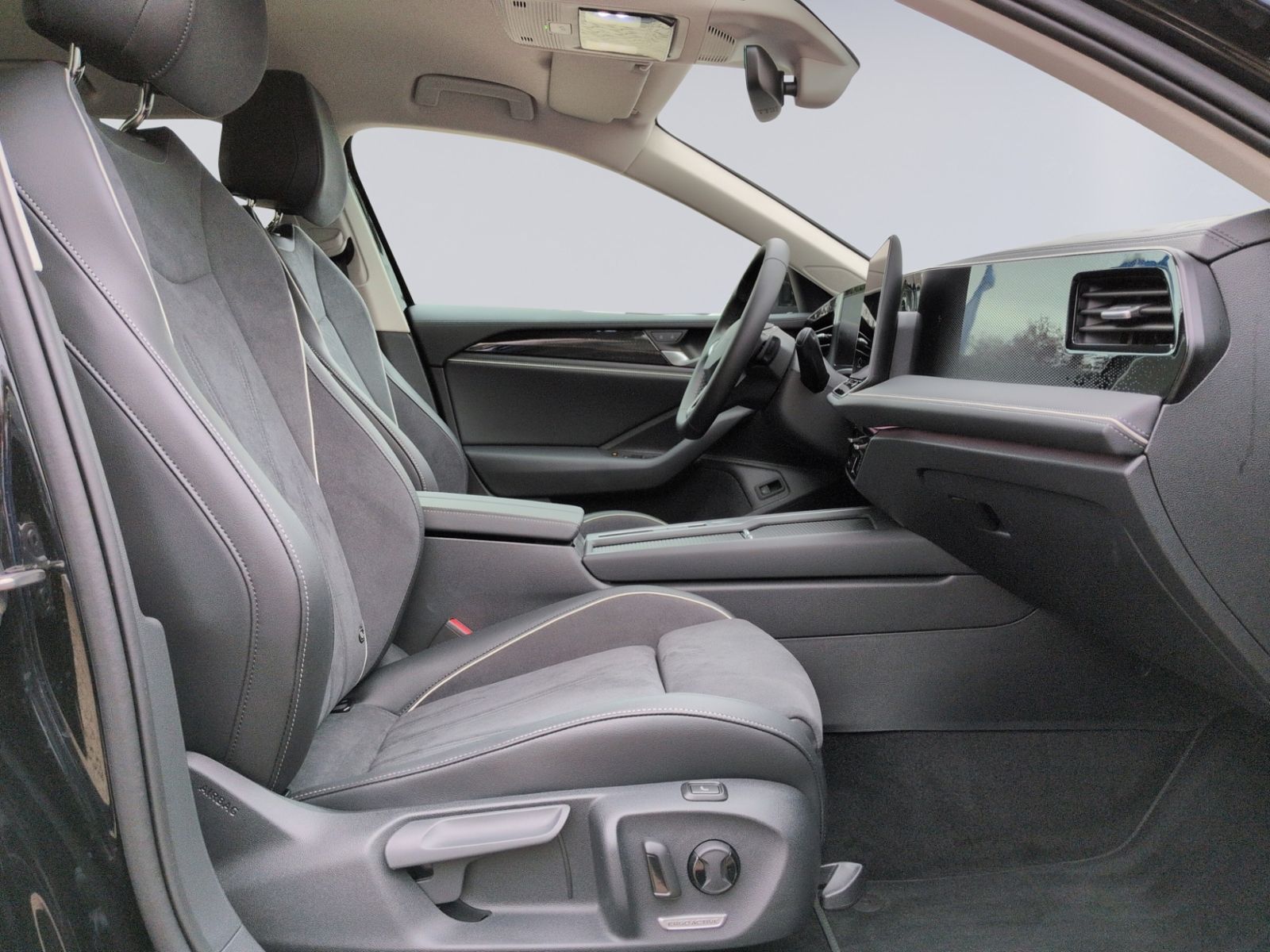 Passat Variant 1.5 eTSI eHybrid DSG Business AHK