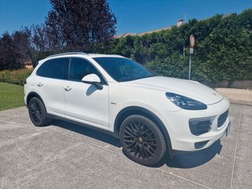 Porsche Cayenne - 2