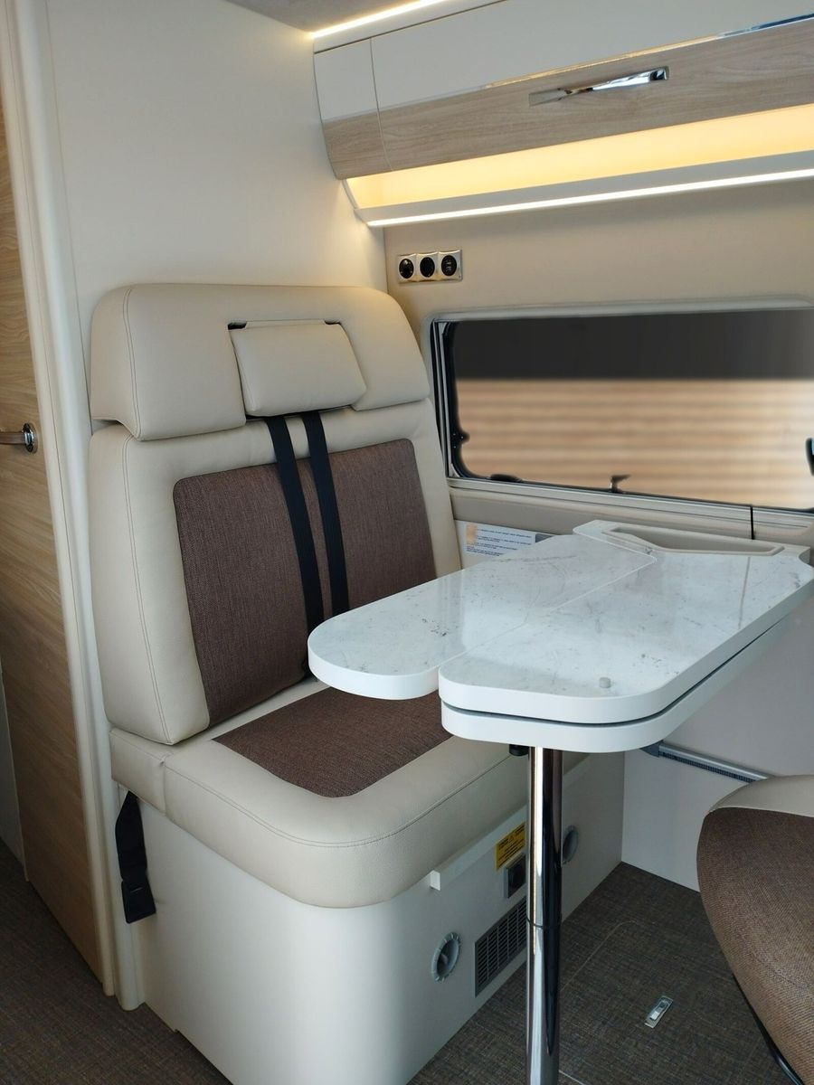 Fahrzeugabbildung Eura Mobil Van V 635 EB Captain-Chair- Sitze, Skyroof, RFK