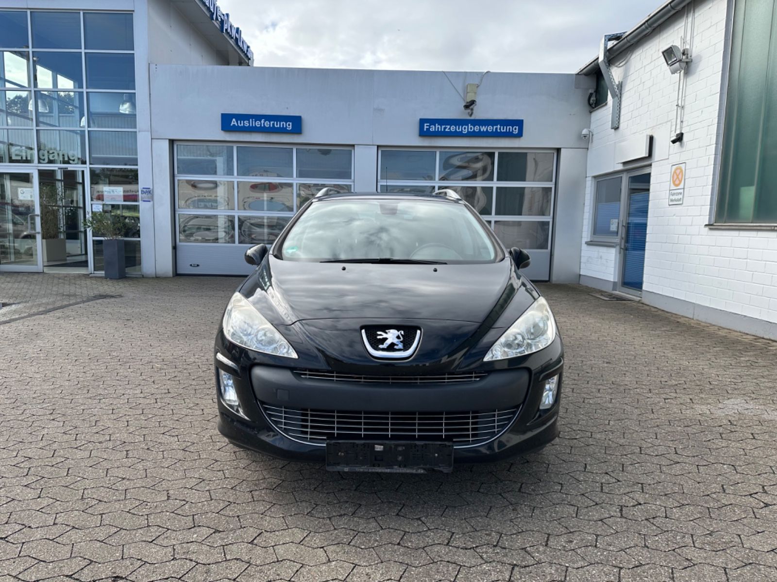 Fahrzeugabbildung Peugeot 308 SW Premium*PANO*Klima*Radio*Export*