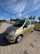Toyota Yaris 1.3 linea sol linea sol - Toyota Yaris: Gold