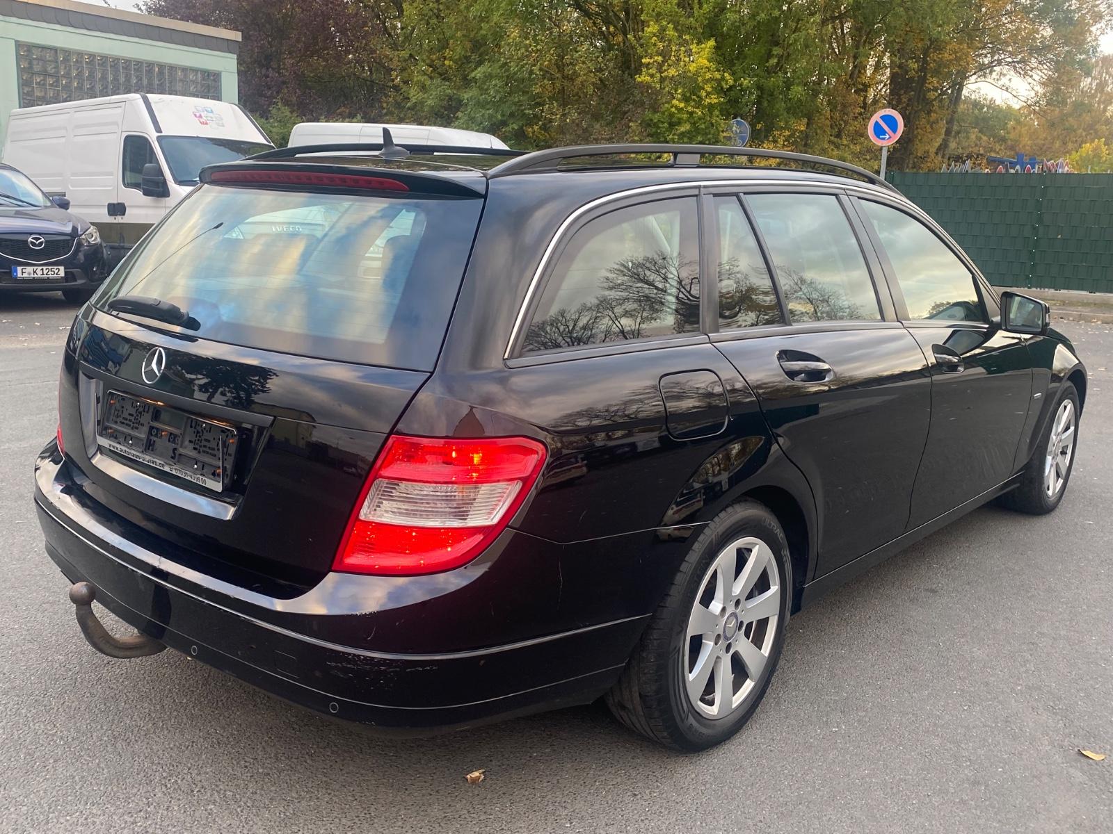 Mercedes-Benz C200 2010 — rear view