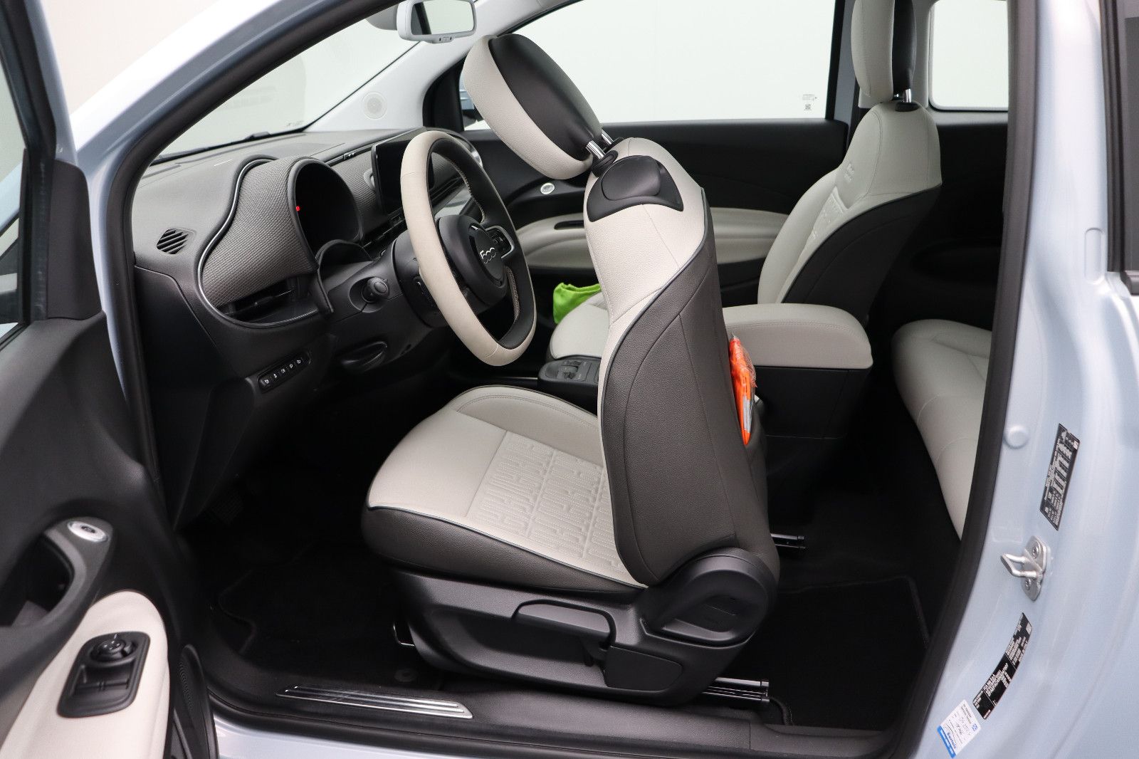 Fahrzeugabbildung Fiat 500e La Prima incl. Wallbox