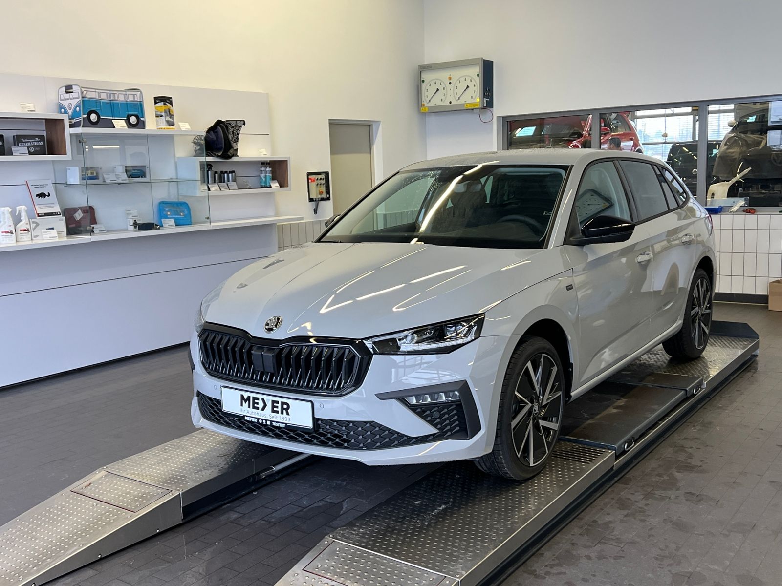 Fahrzeugabbildung SKODA Scala DRIVE 1.0 TSI *18"-LM, Black-Paket, LED*