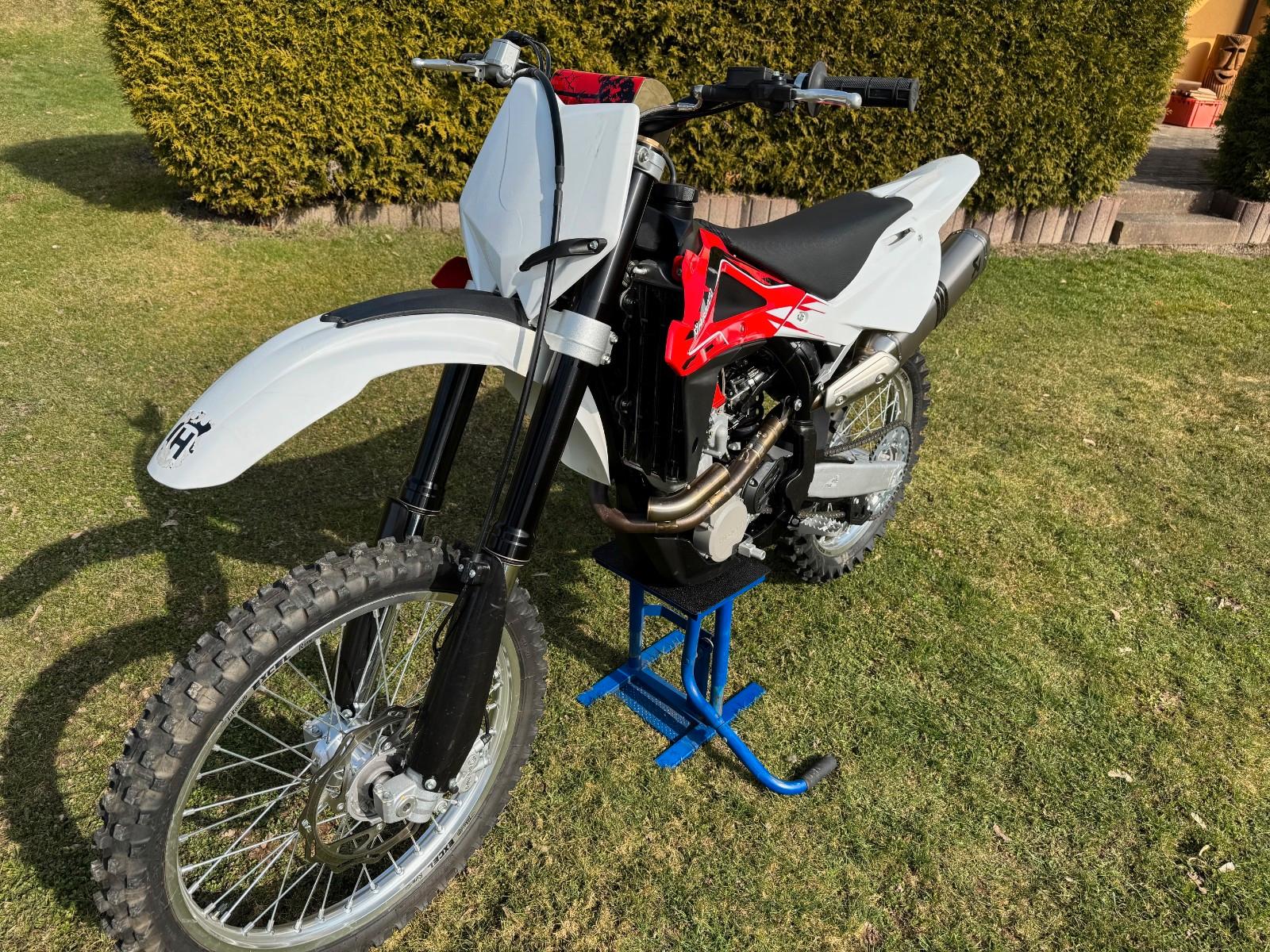 Husqvarna  2013 — interior