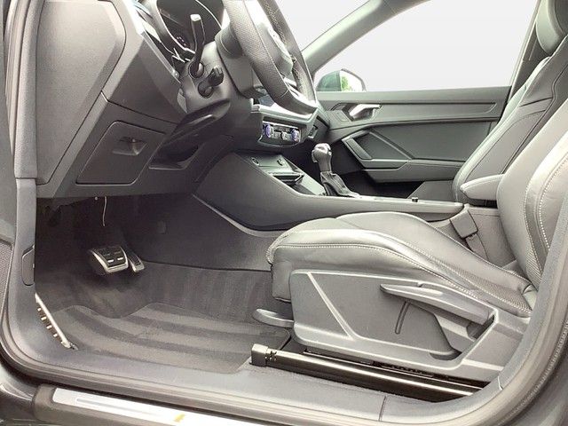 Audi Q3 45TFSI quattro S-line LED Scheinwerfer, Smart foto 6