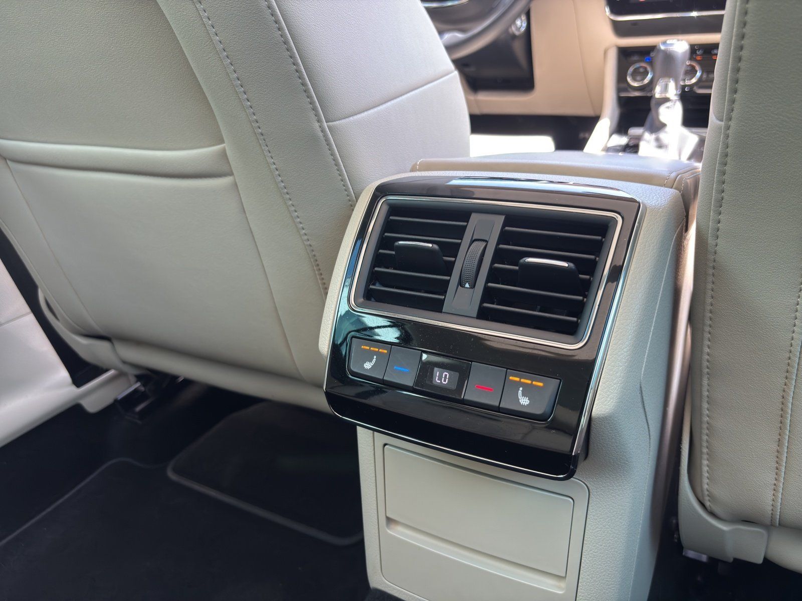 Fahrzeugabbildung SKODA Superb Combi 2.0 TDI L&K 4x4/PANO/AHK/ACC/360°KA