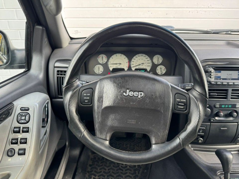 Fahrzeugabbildung Jeep Grand Cherokee 4.7 Overland Black Pearl Series