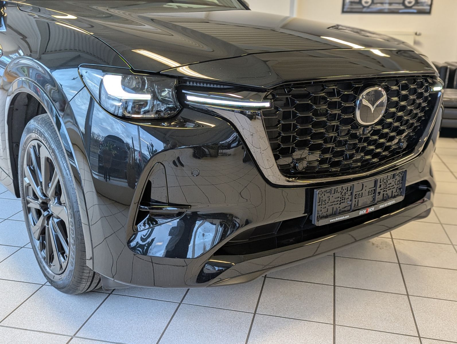 Fahrzeugabbildung Mazda CX-80 3.3L E-SKYACTIV D 254 HOMURA+ 7-Sitze Pano