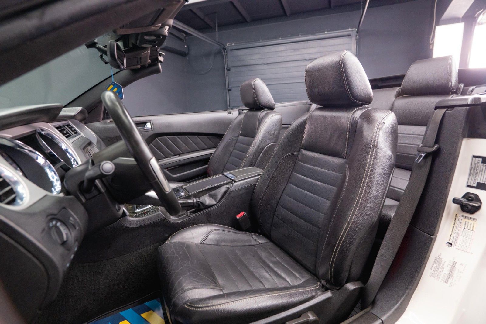 Fahrzeugabbildung Ford Mustang 3.7 V6 GT Cabrio | TÜV 2028 | 4Season