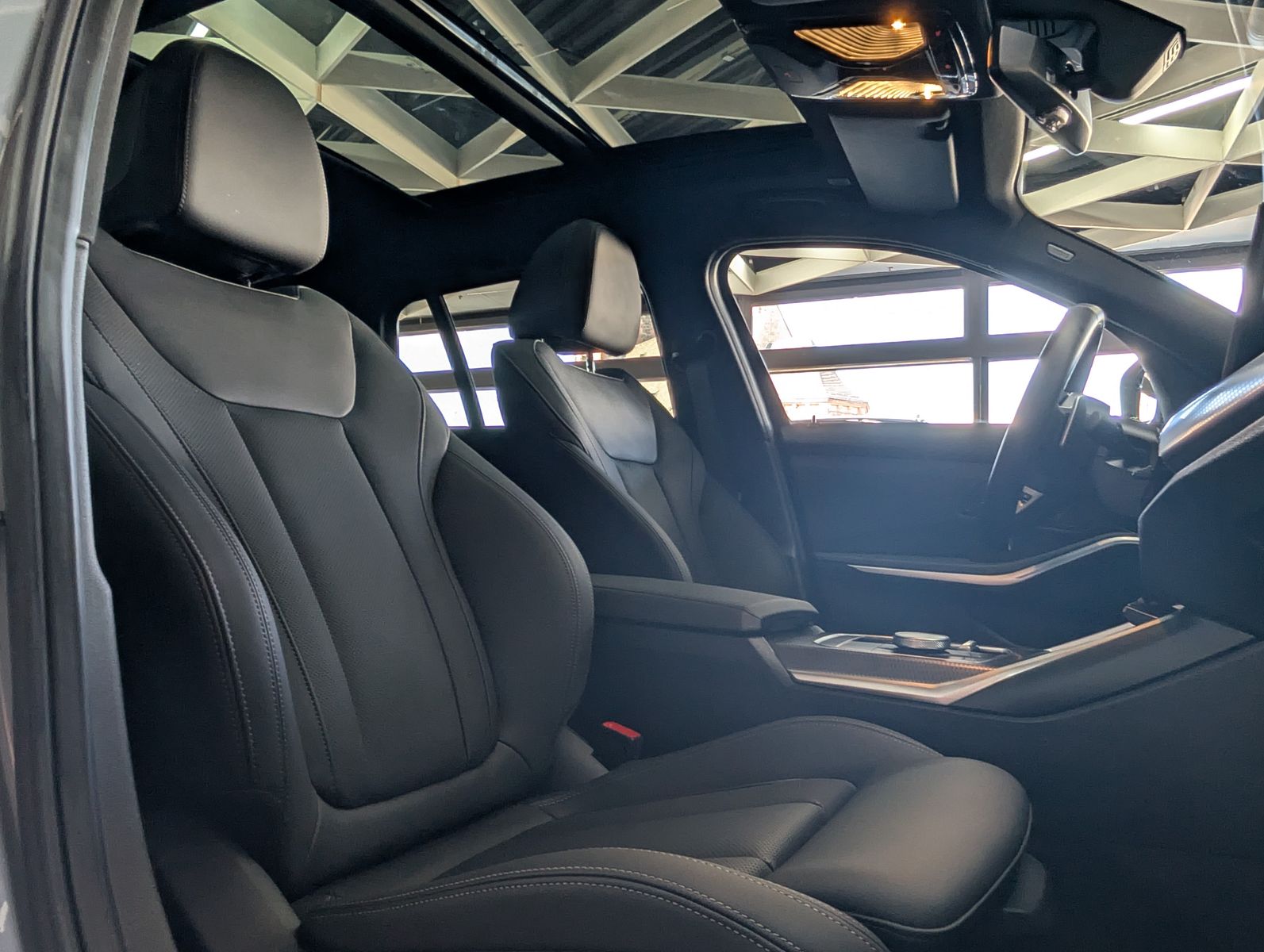 Fahrzeugabbildung BMW 320 d xDrive M Sport SHADOW PANO ACC KAM AHK LED