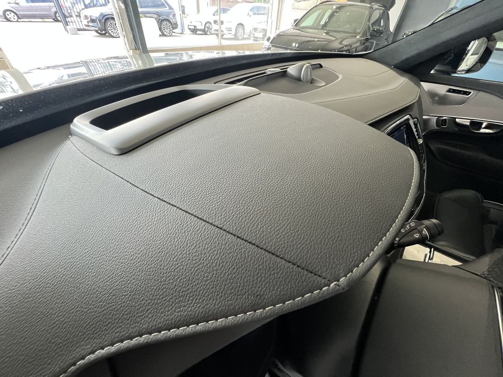 Volvo XC90 T8 Ultimate Dark Recharge AWD UPE101K B&W