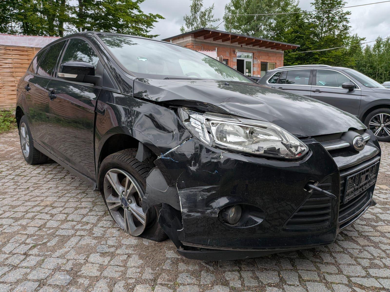Ford Focus Sync Edition 1.0 EcoBoost Unfallschaden
