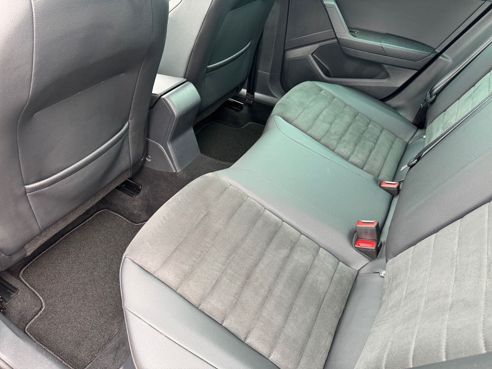 Fahrzeugabbildung SEAT Arona XCELLENCE 1.0 TSI