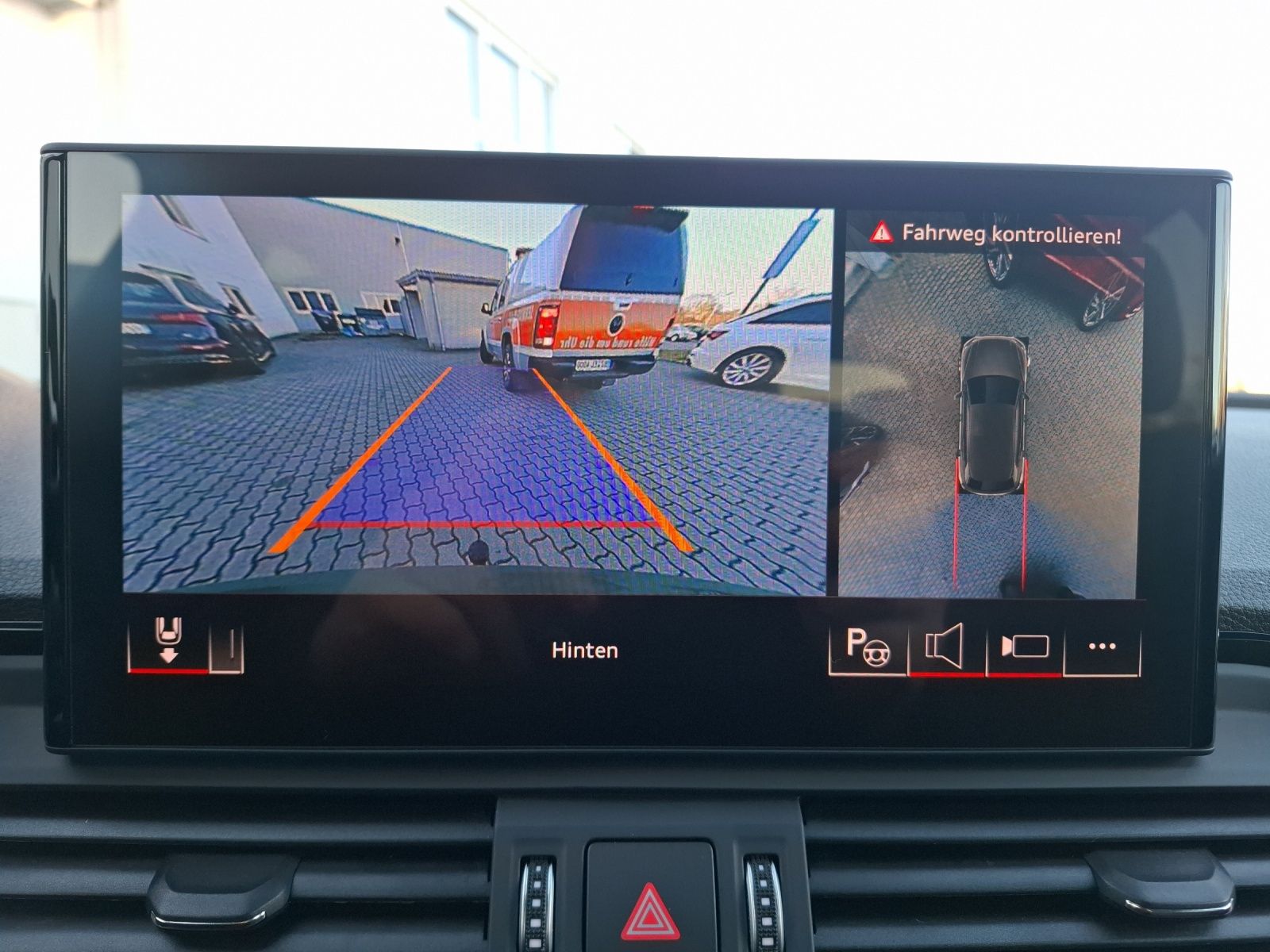 Fahrzeugabbildung Audi Q5 40 TDI S-line quattro S-tronic Matrix AHK Pan