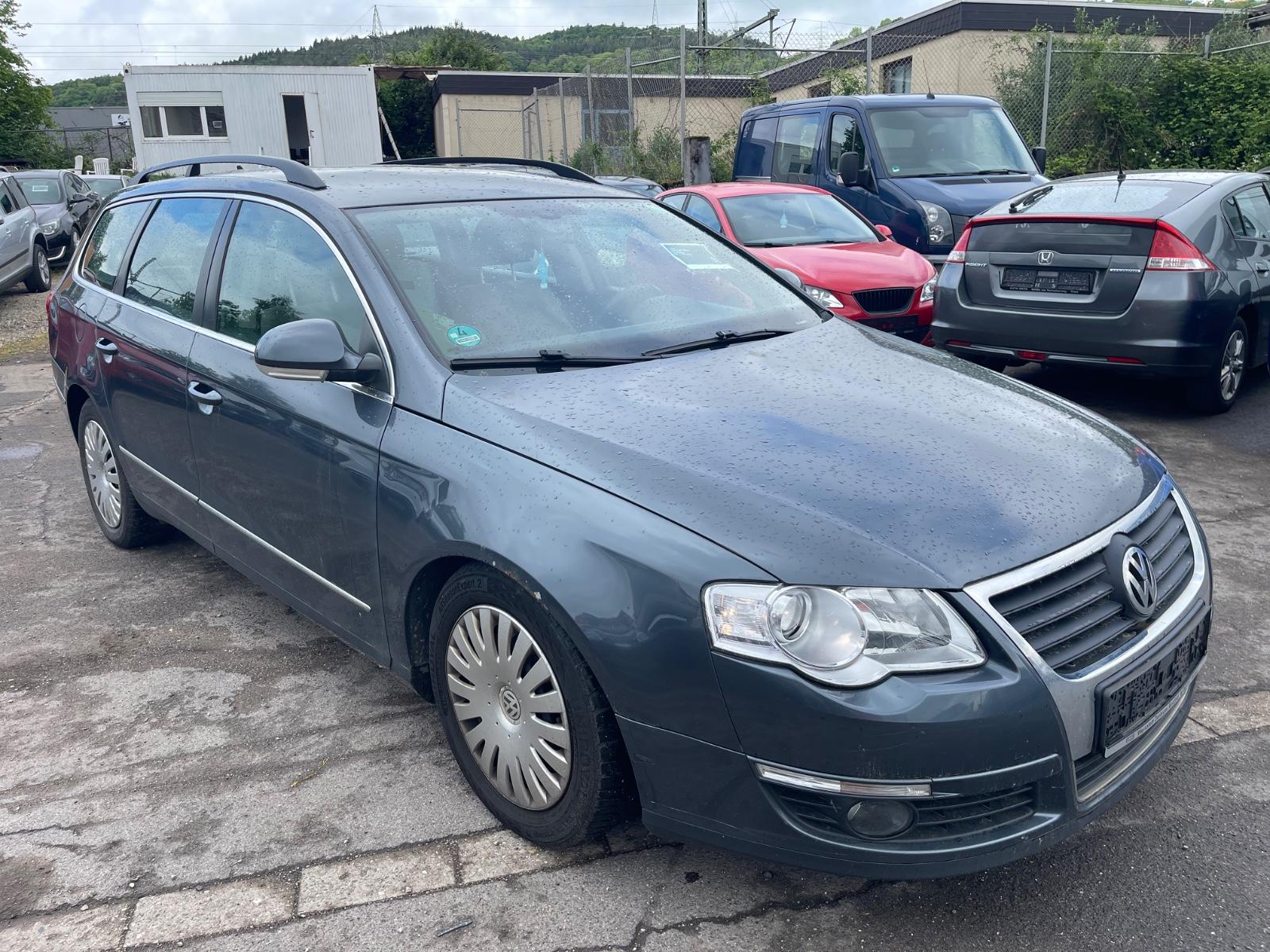Volkswagen Passat 2010 — салон