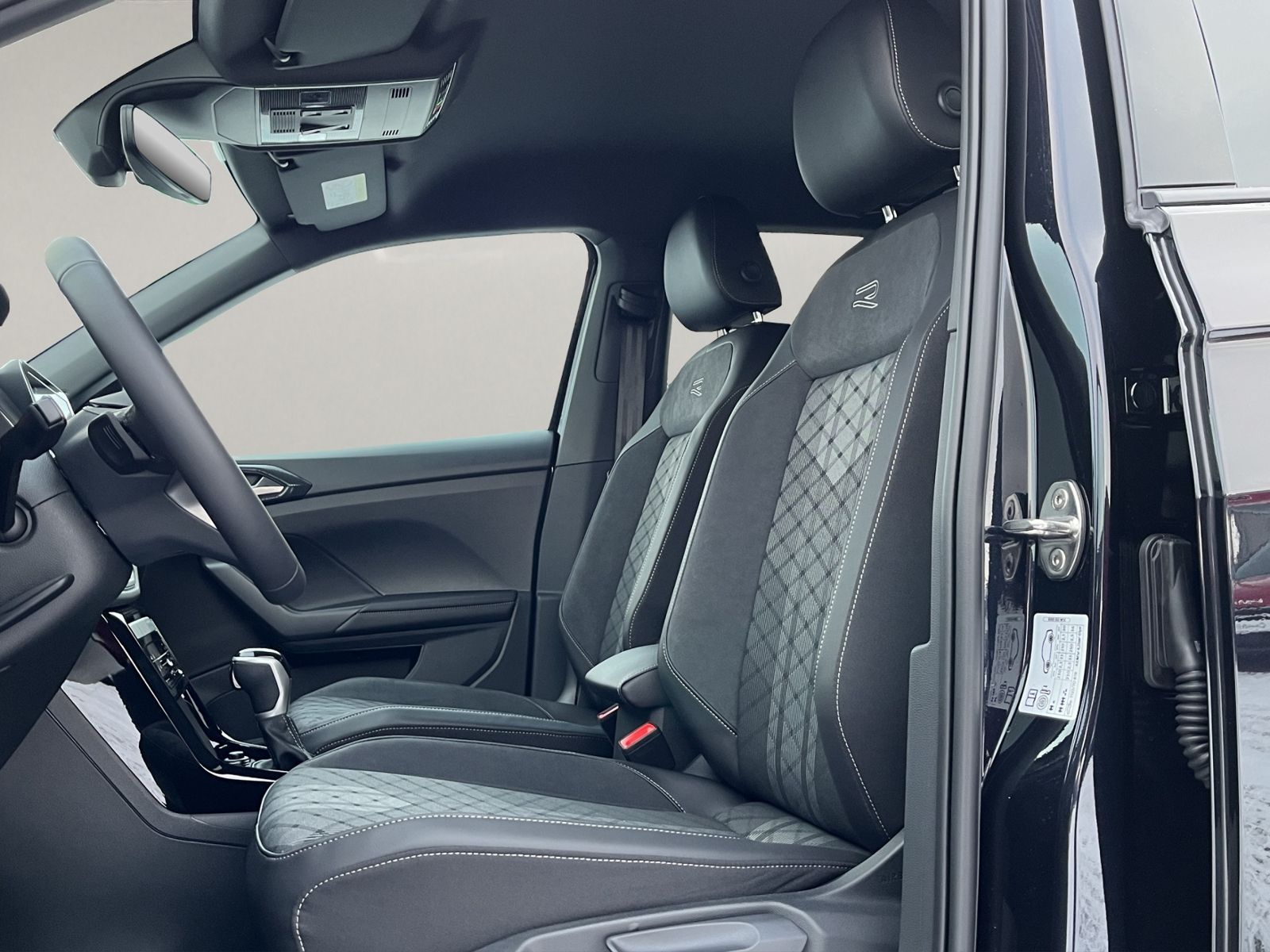 Volkswagen T-Cross - Bild 11