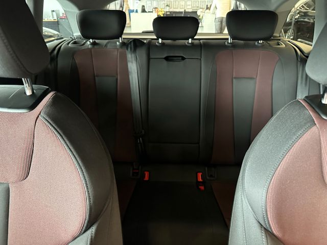 Audi A4 Avant *3-Zonen*ACC*Navi*1-Hand*LED*Spurhalte*