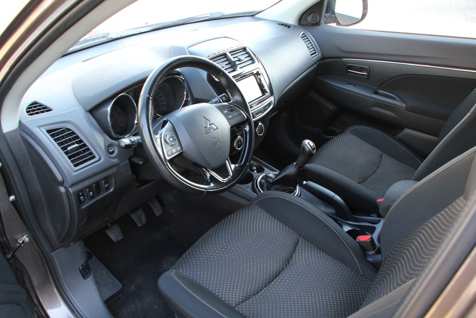 Fahrzeugabbildung Mitsubishi ASX SUV-Star 2WD