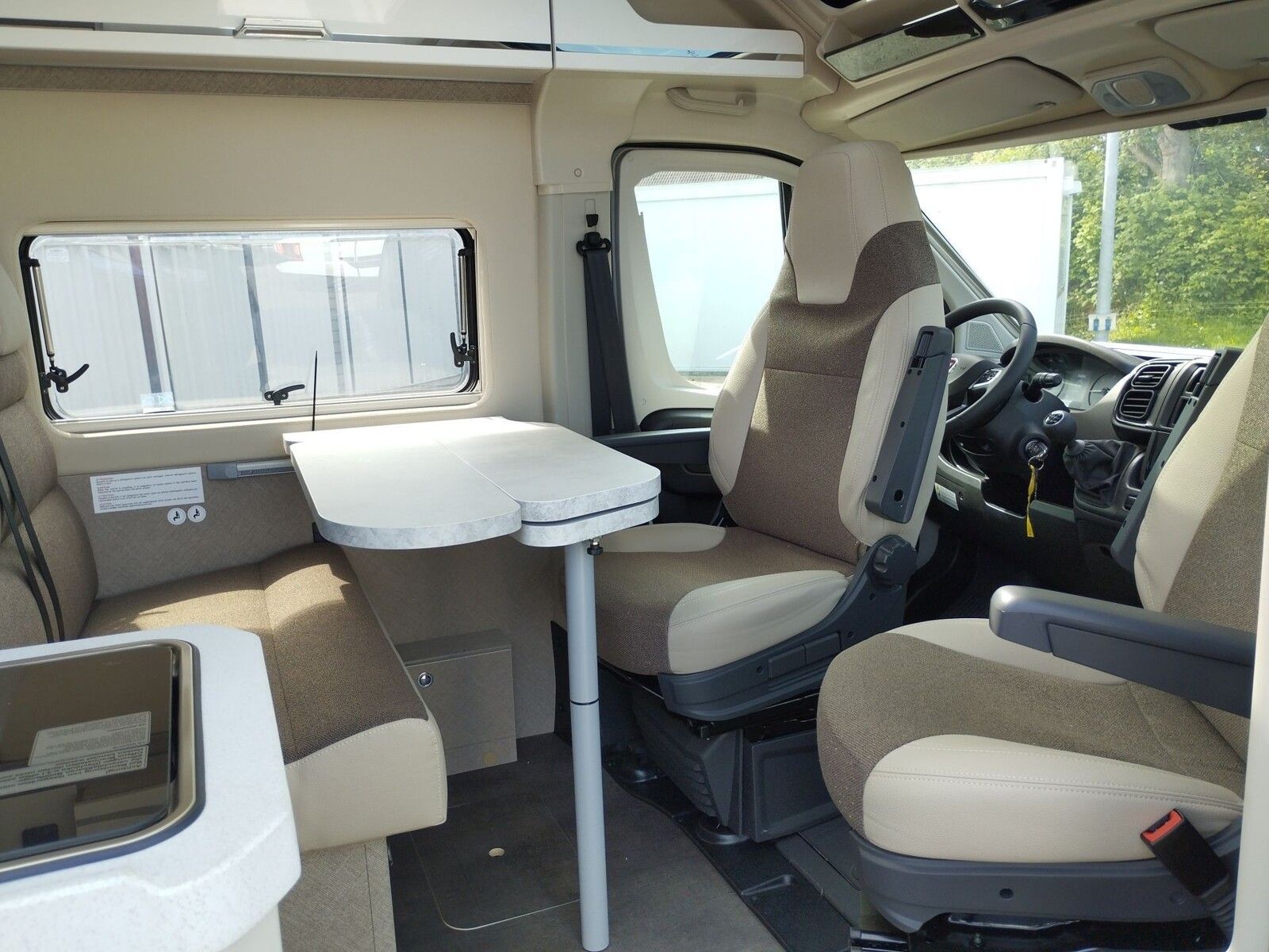 Fahrzeugabbildung Karmann Davis Lifestyle DA 591 LS Markise und Skyroof