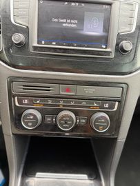 Volkswagen Golf - 11