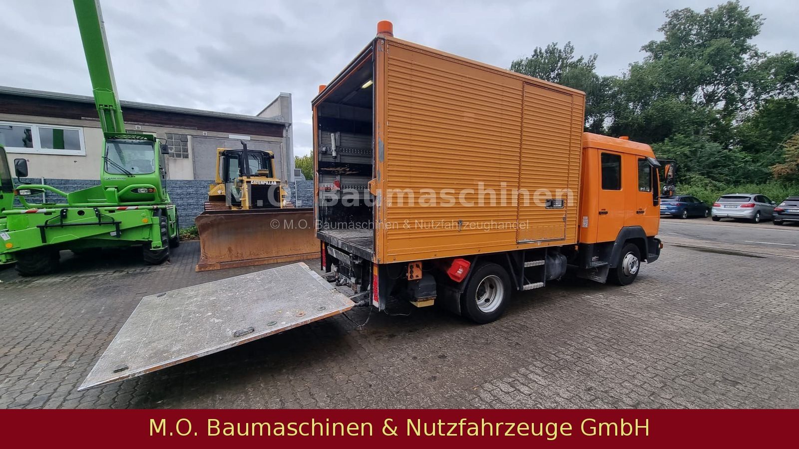 Fahrzeugabbildung MAN LE 8.180 / Doppelkabine / Koffer / Rampe