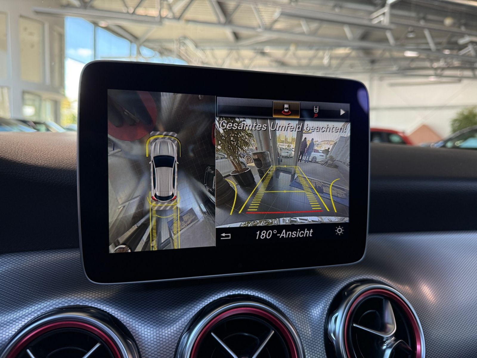 Fahrzeugabbildung Mercedes-Benz GLA 250 4Matic STNDHZ PANO DISTR 360°