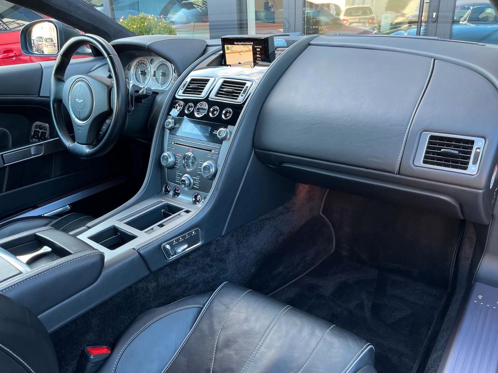 Fahrzeugabbildung Aston Martin Virage Volante V12