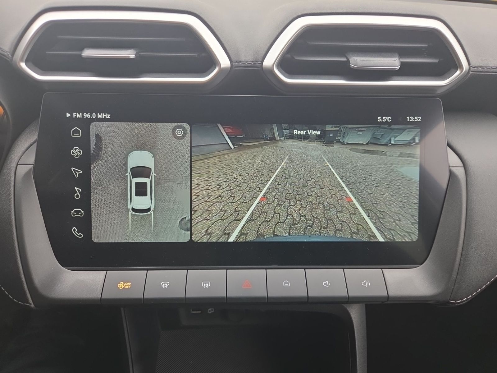 Fahrzeugabbildung MG ZS Comfort 1.5 Benziner  Schalter 116 PS *NAVI*S