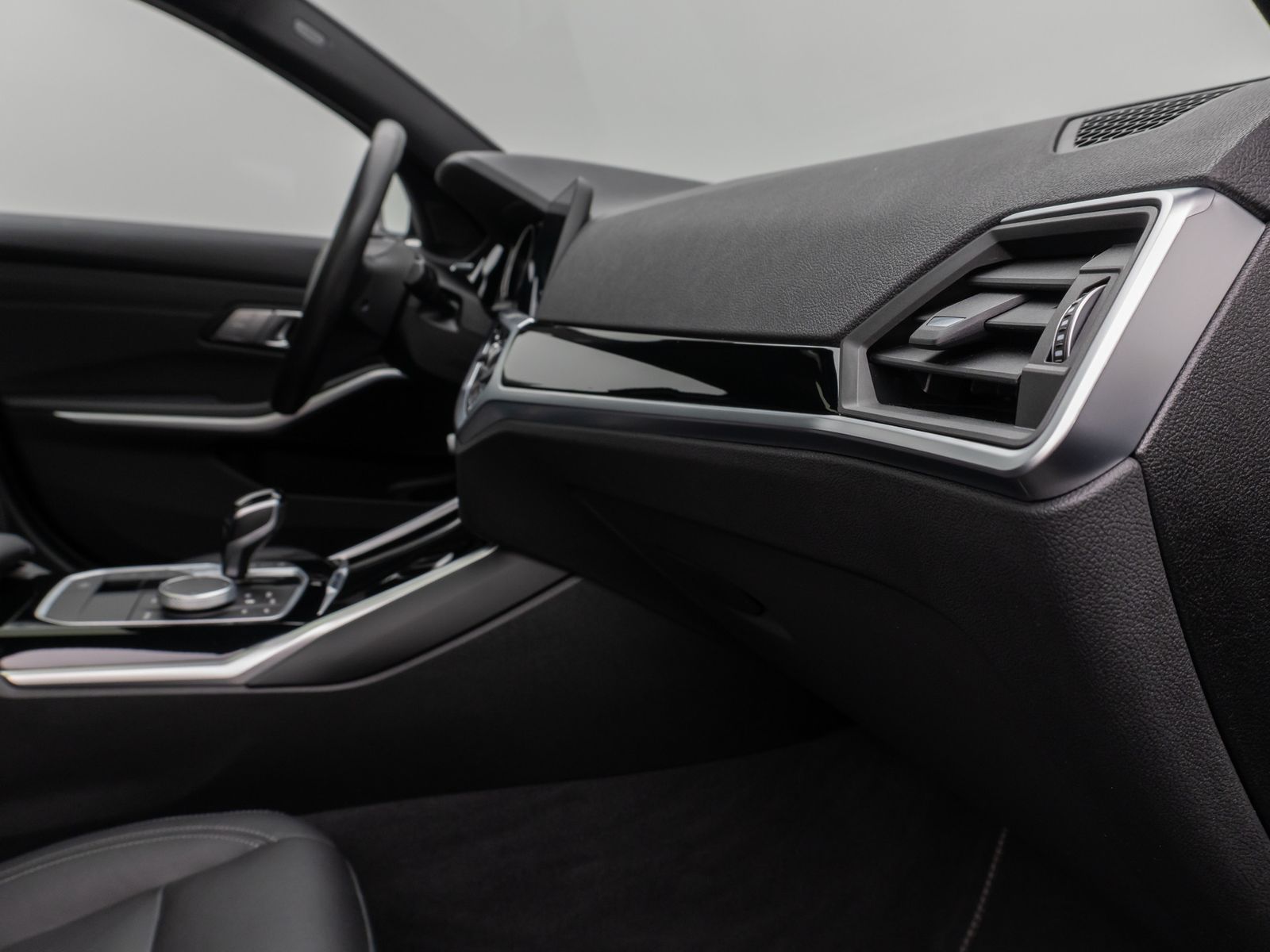 Fahrzeugabbildung BMW 320d Panorama HiFi PDC LED Geschwindigkeitsreg