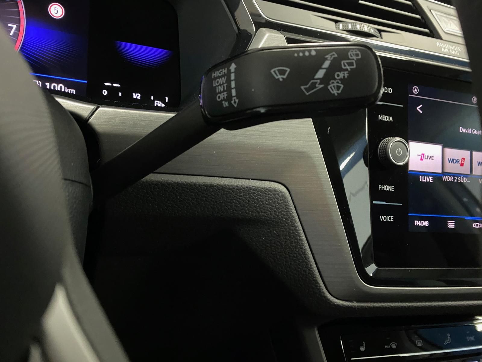 Fahrzeugabbildung Volkswagen Touran 1.5 TSI Comfortline+IQLIGHT+ACC+AHK+TOTWI