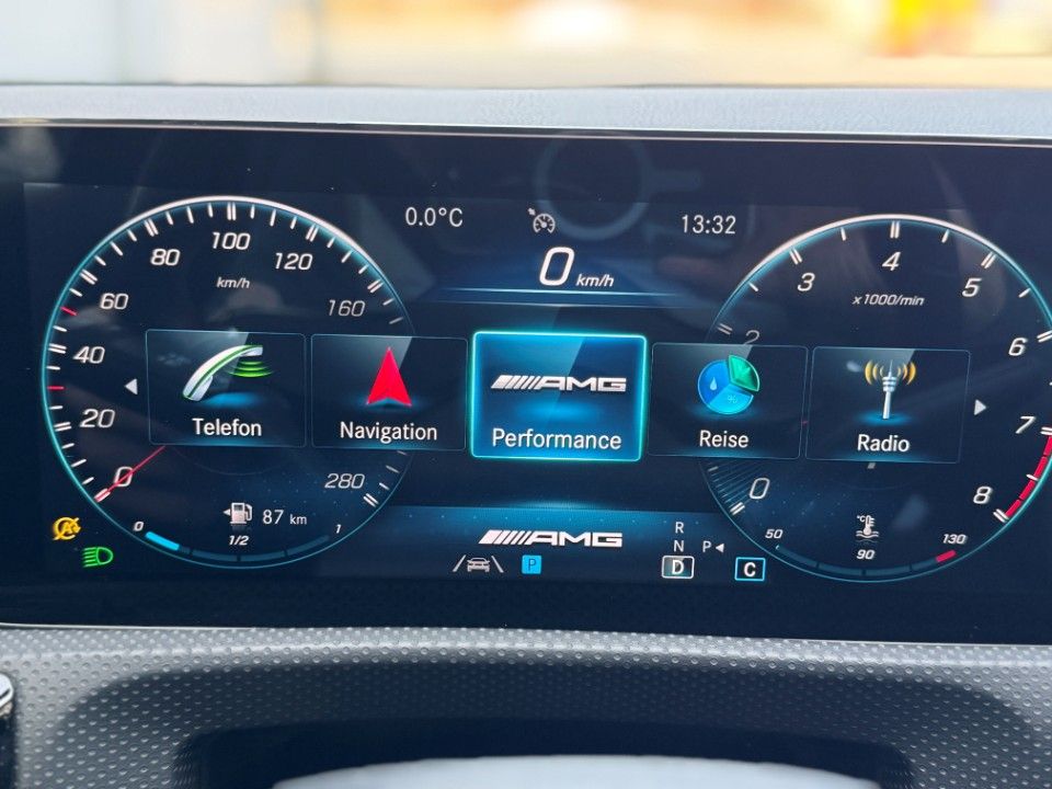 Fahrzeugabbildung Mercedes-Benz CLA 35 AMG 4Matic Burmester Allwetterreifen