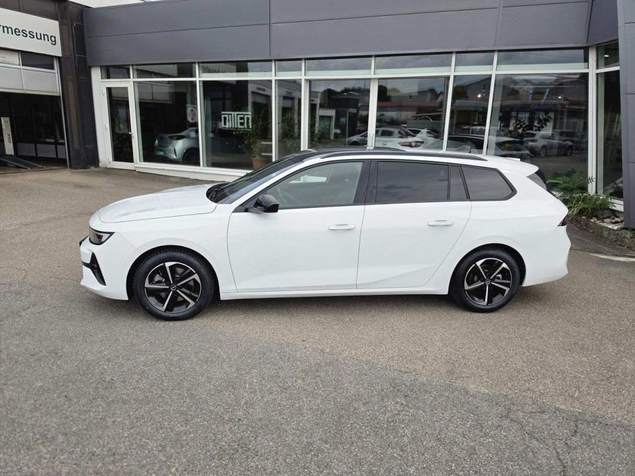 Opel Astra ST GS 1,2 AHK+NAV+MAT+HUD+PANO+SHZ+RFK+ACC imagem 2