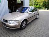 Opel Vectra 1.8 Automatik - Opel Vectra mit Benzin-Antrieb: Limousine, Automatik