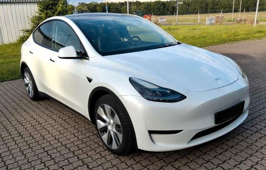 Tesla Model Y Basis RWD Berliner Mod Pano 4x SHZ