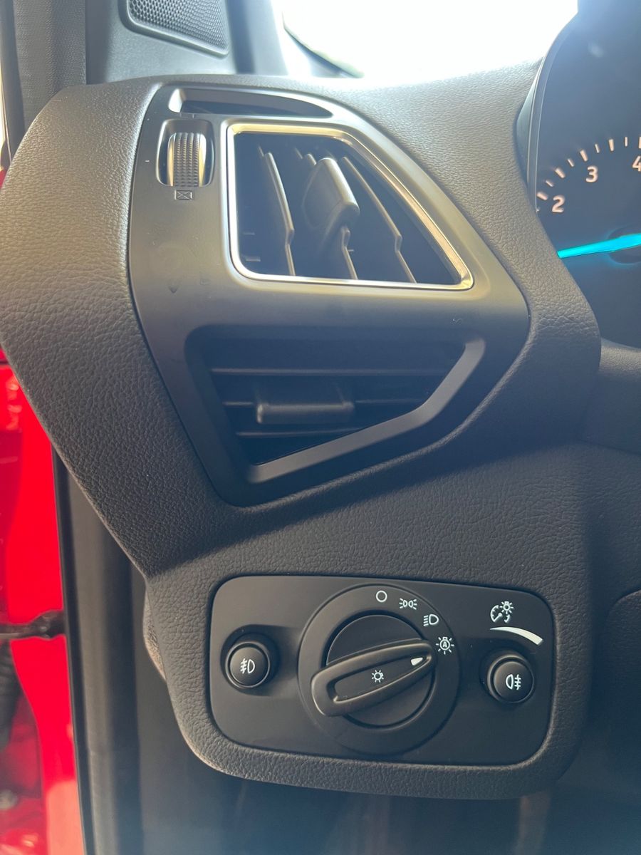 Fahrzeugabbildung Ford Kuga ST-Line * ROT/SCHWARZ *