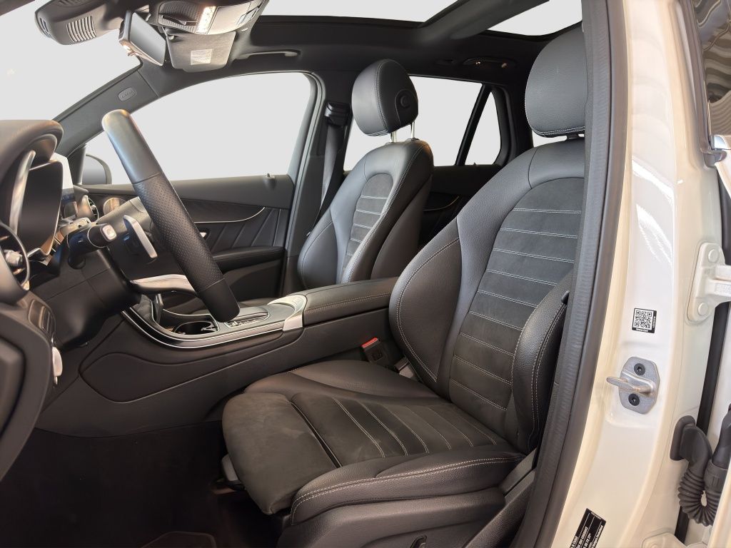 Fahrzeugabbildung Mercedes-Benz GLC 300 e 4MATIC AMG innen*OFF-ROAD aussen*LED