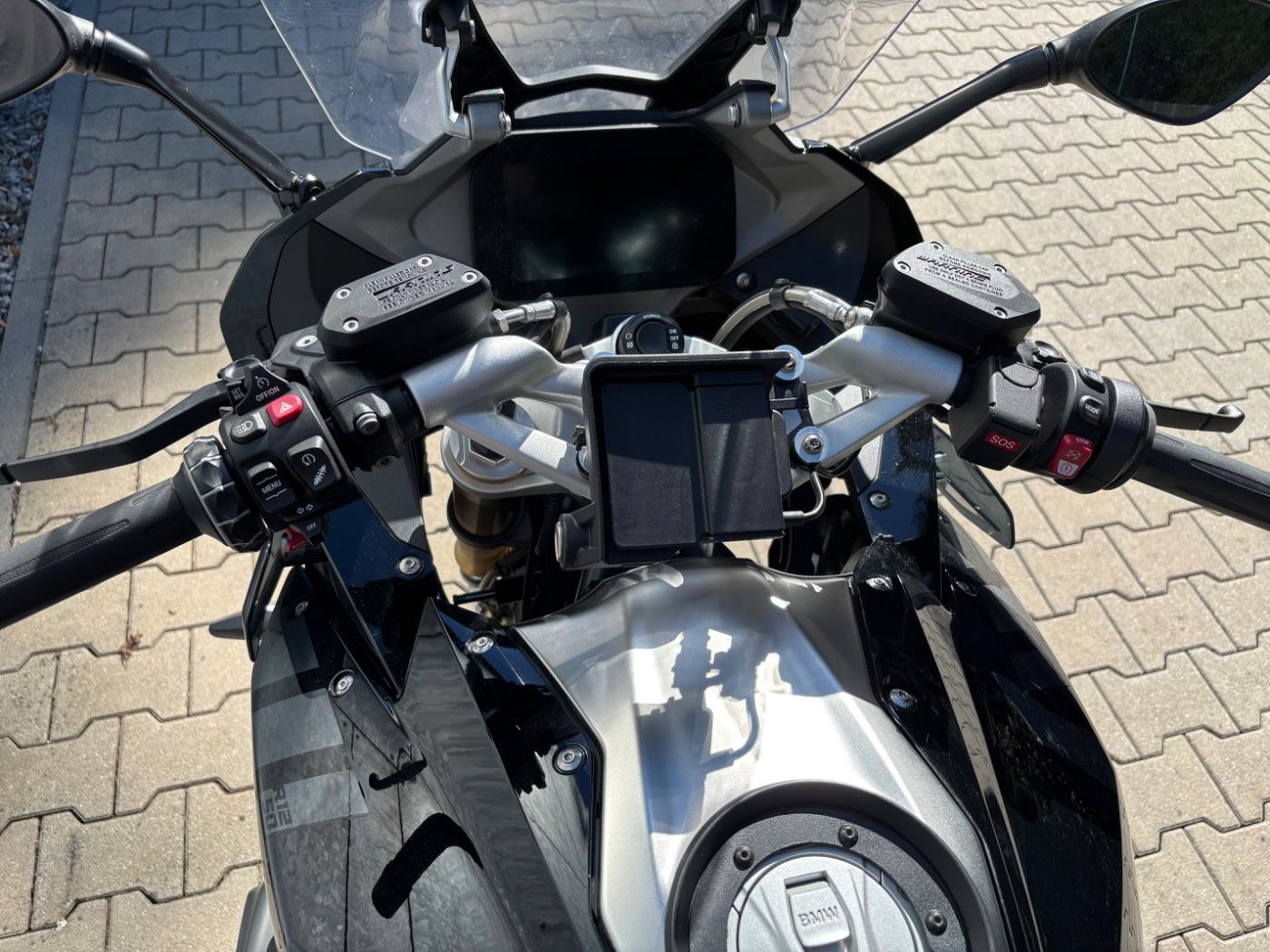 Fahrzeugabbildung BMW R 1250 RS Style Triple Black 3 Pakete Notruf
