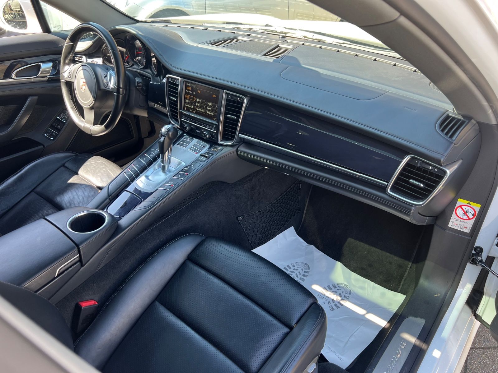 Fahrzeugabbildung Porsche Panamera Diesel * Carraraweiß * SCHIEBEDACH*