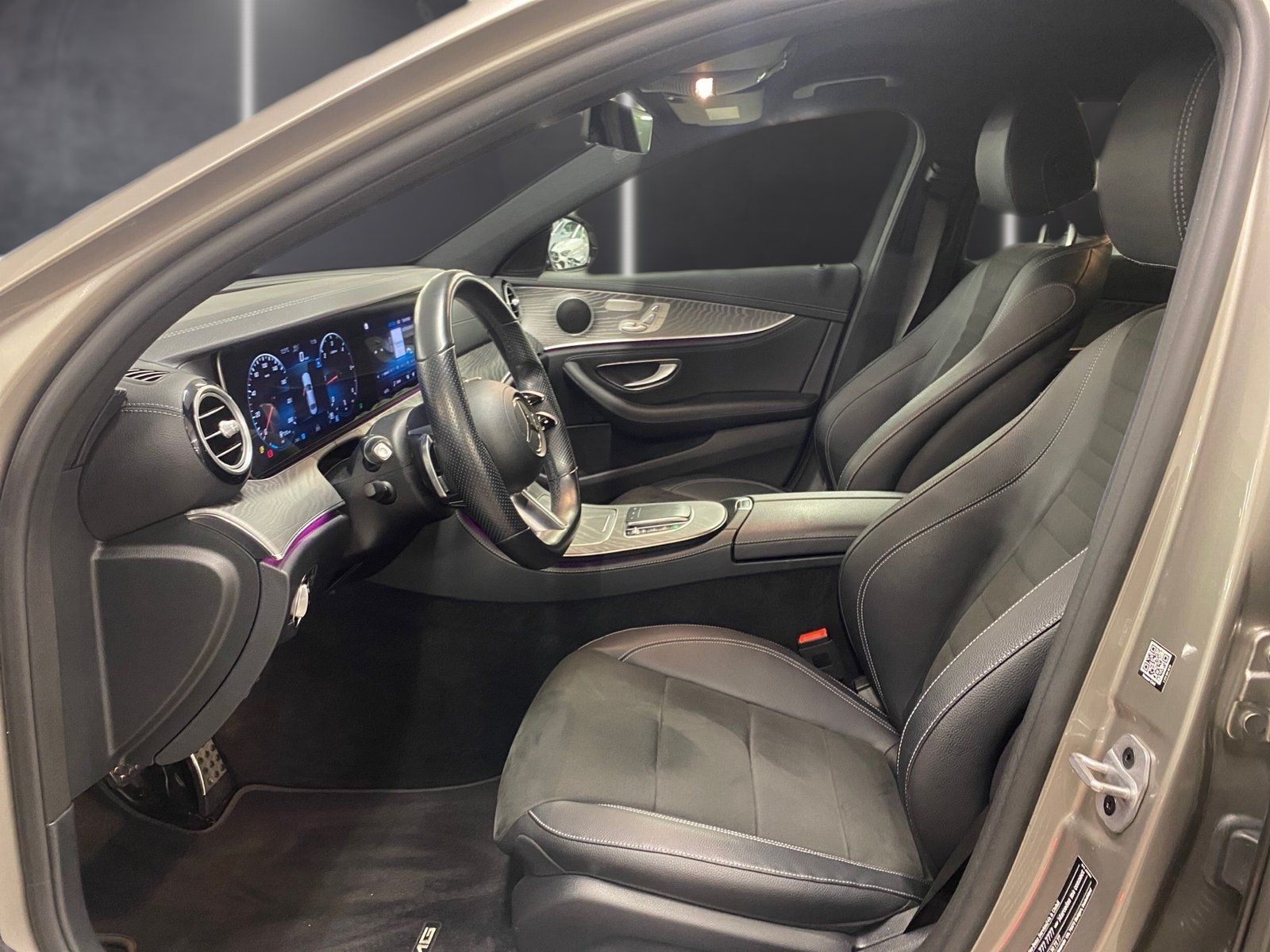 Fahrzeugabbildung Mercedes-Benz E 220 d AMG Distronic*360°*Standheizung*Memory*