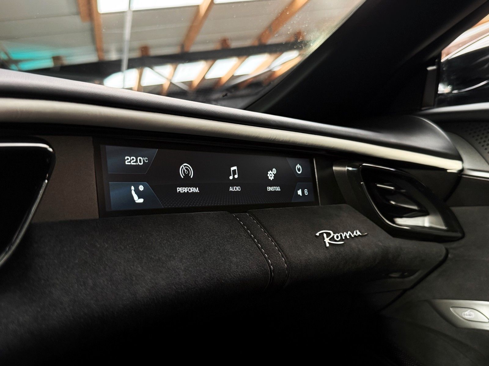 Fahrzeugabbildung Ferrari Roma +Carbon + ADAS + Beifahrerdisplay
