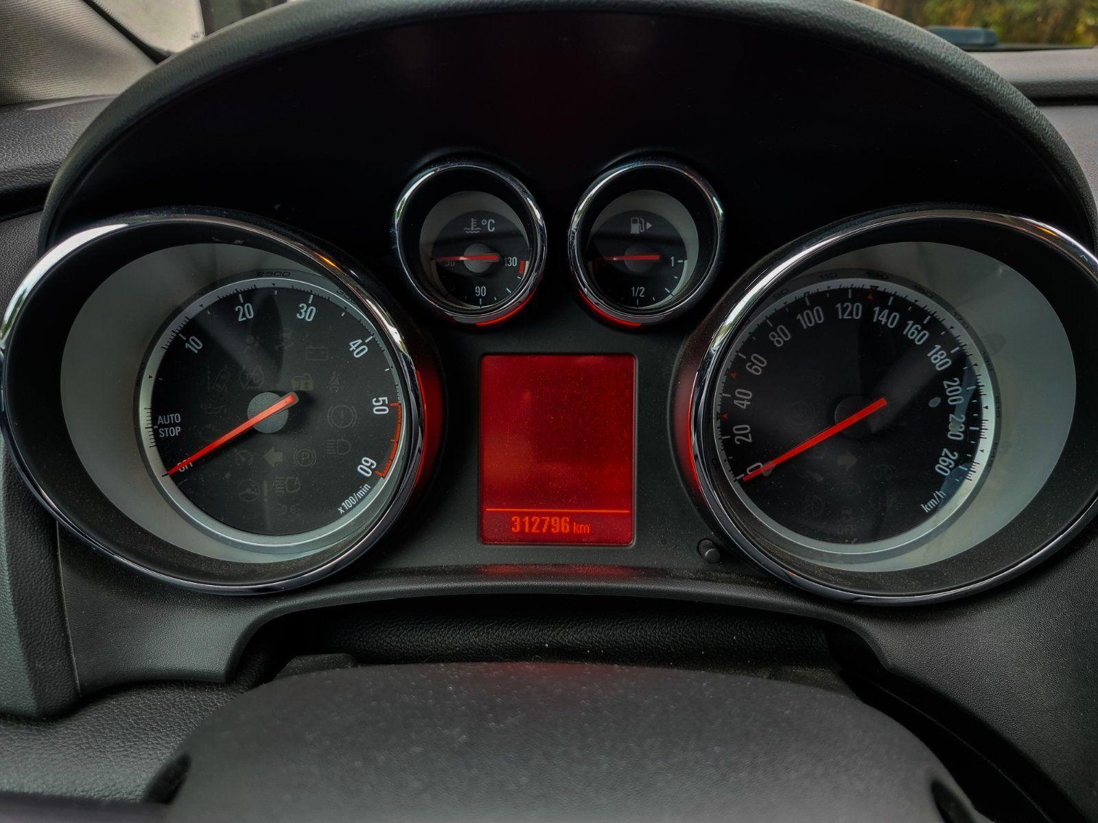 Opel Astra 2014 — photo 8