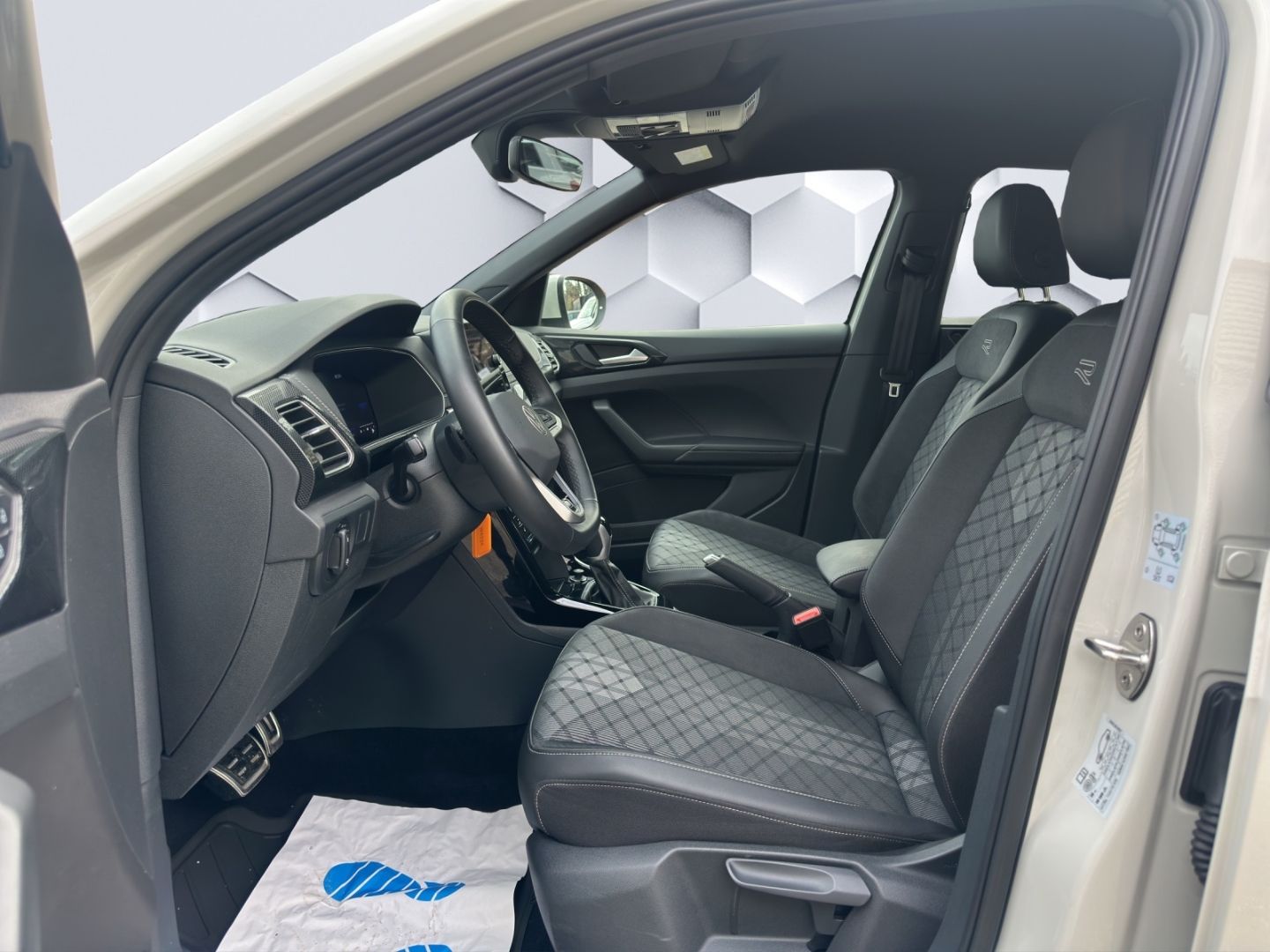 T-Cross R-Line 1.5 l TSI 110 kW DSG AHZV LED GJR