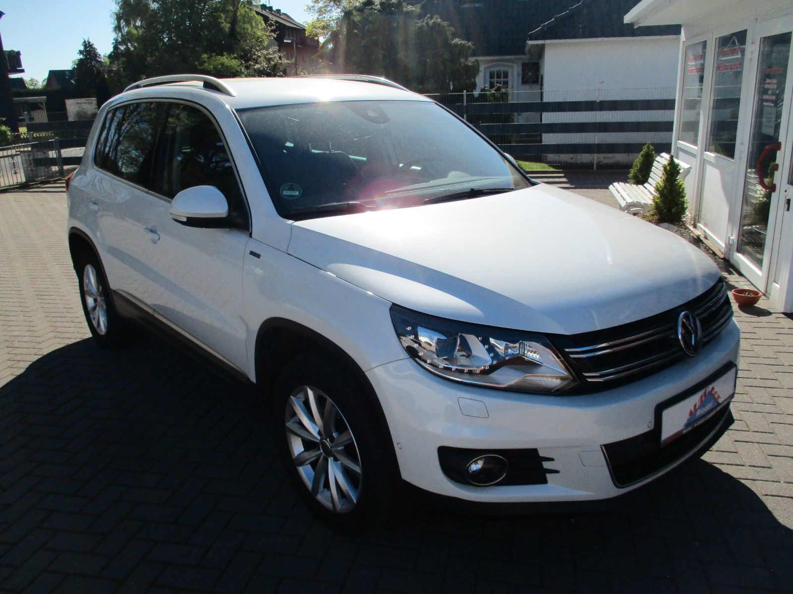 Volkswagen Tiguan - 1